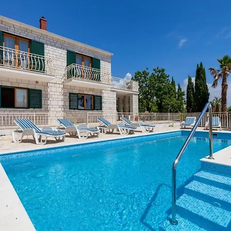 Vjeka Villa *